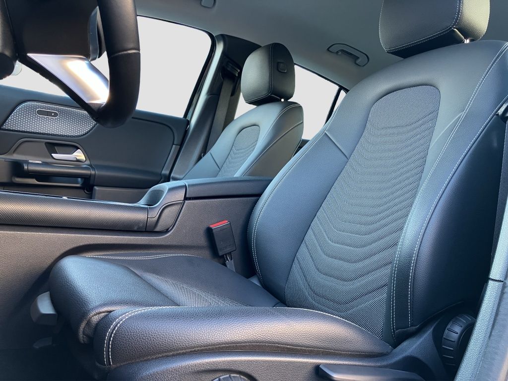 Fahrzeugabbildung Mercedes-Benz GLA 180 LED*AHK*NAVI*KAMERA*TOTWINKEL*DAB