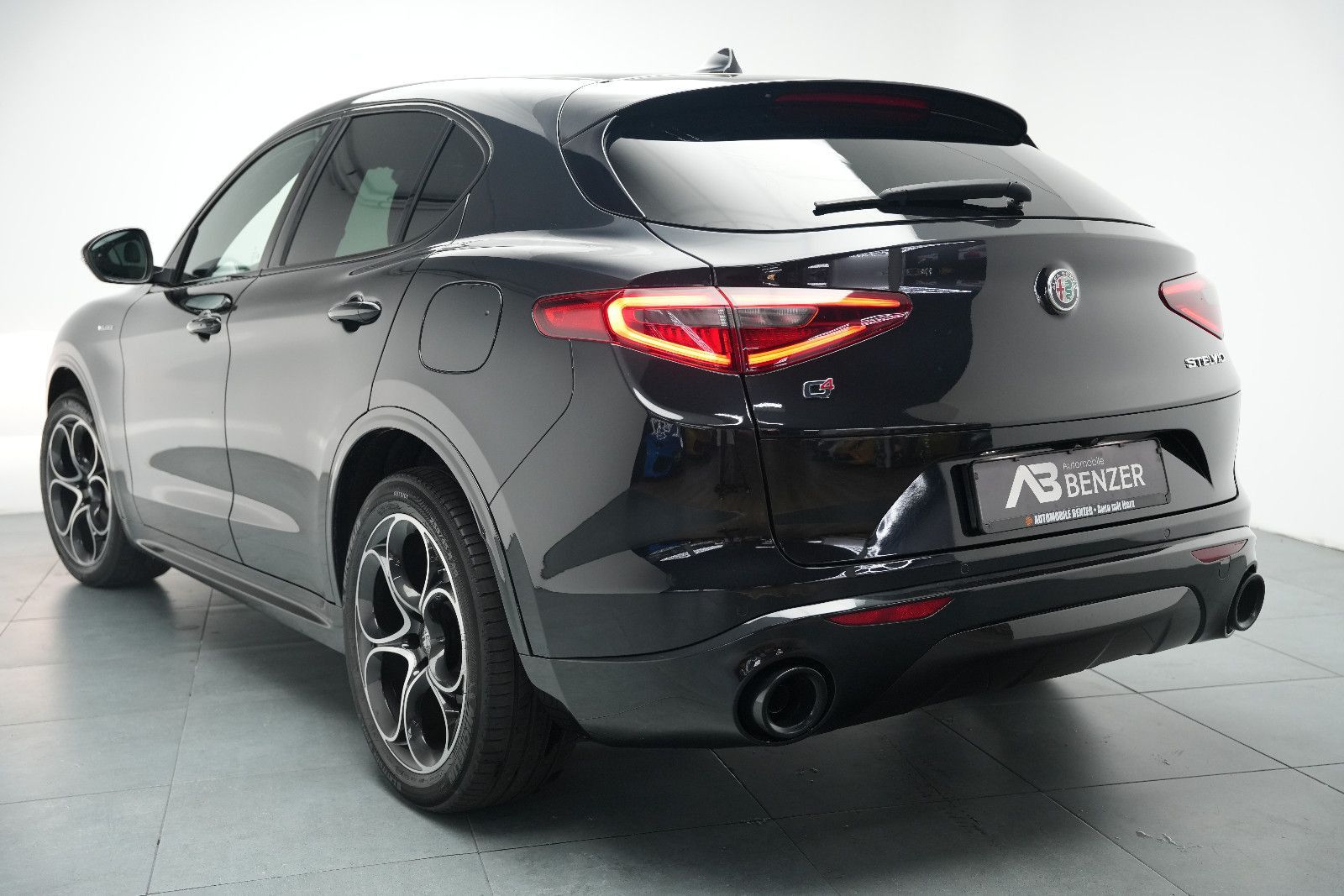 Fahrzeugabbildung Alfa Romeo Stelvio Veloce *Kamera*Leder*Memory*AllBlack