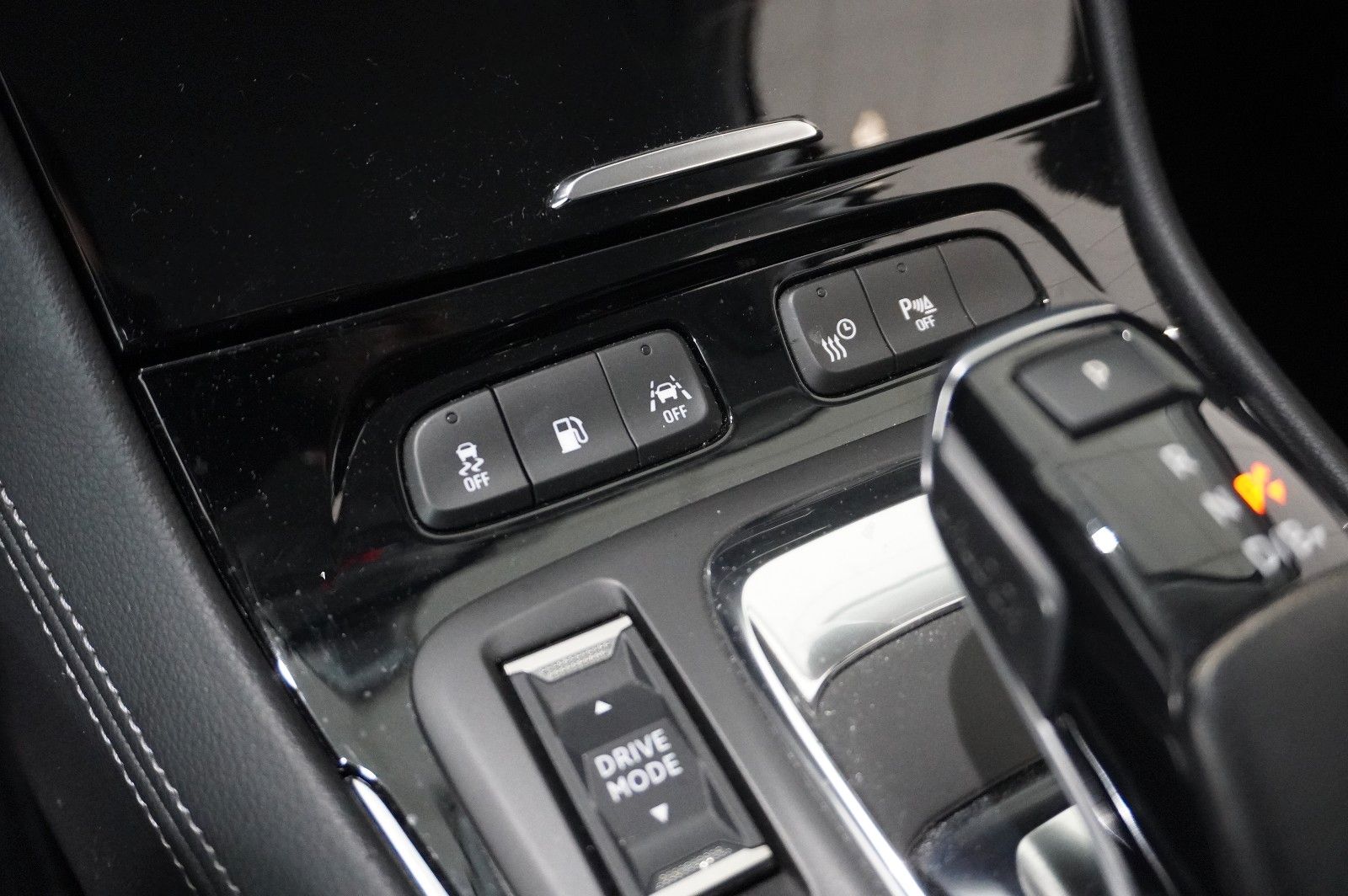 Fahrzeugabbildung Opel Grandland (X) 1.6T HYBRID NAVI/KAMERA/SH/SPORT