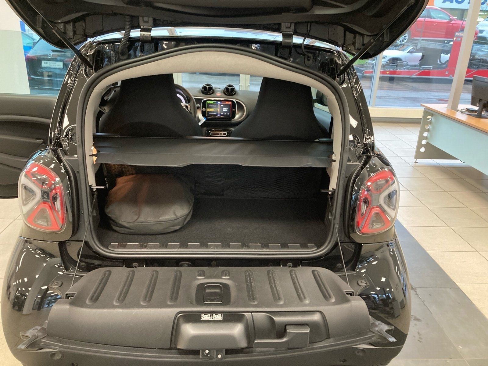Fahrzeugabbildung Smart smart EQ fortwo Exclusive*Kamera*Media*LED*22kW*
