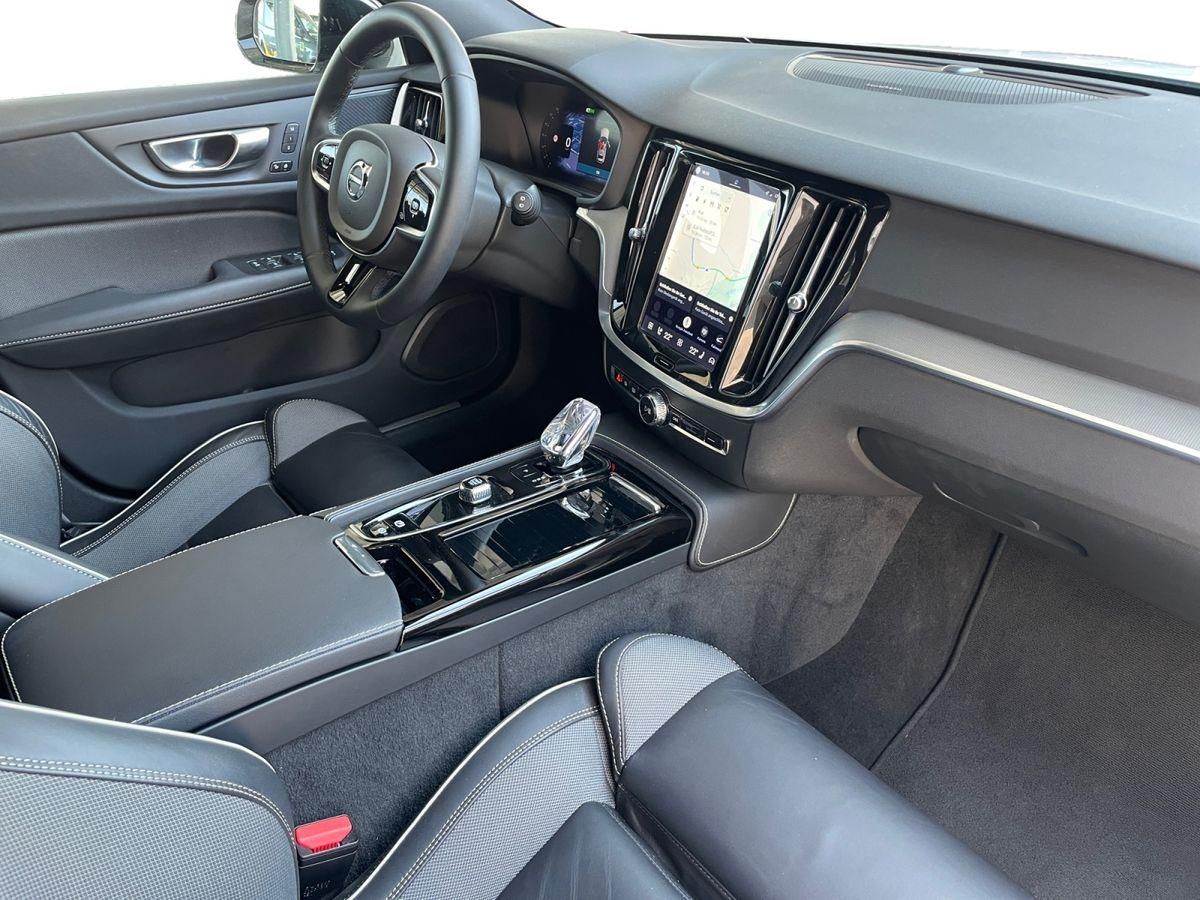 Volvo V60 Kombi Plus Dark T8 Recharge Plug-In Hybrid A foto 18