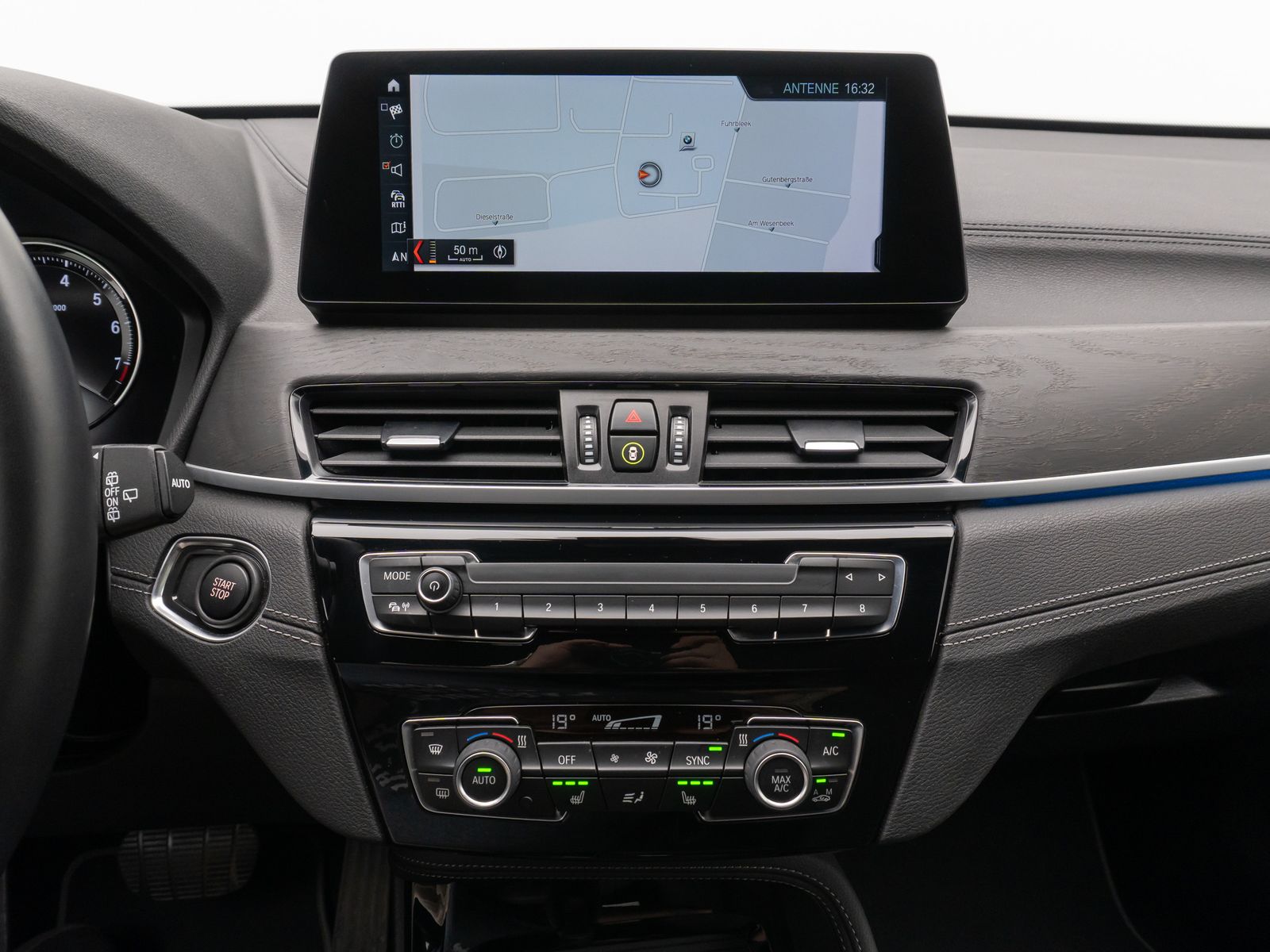 Fahrzeugabbildung BMW X1 xD25e xLine HUD Navi+ HiFi DAB Kamera 19Zoll