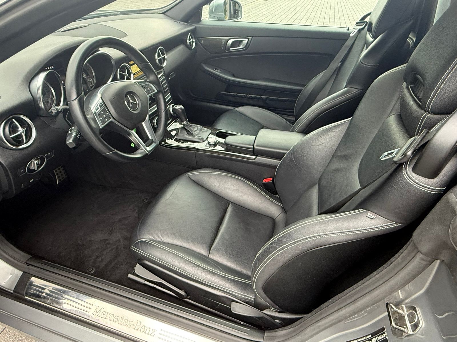 Fahrzeugabbildung Mercedes-Benz SLK 200 Roadster NAVI KLIMA LEDER AIRSHAFT PDC