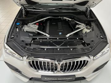 Fahrzeugabbildung BMW X5 xD40i Panorama Kamera Alarm AHK AdLED M Sport