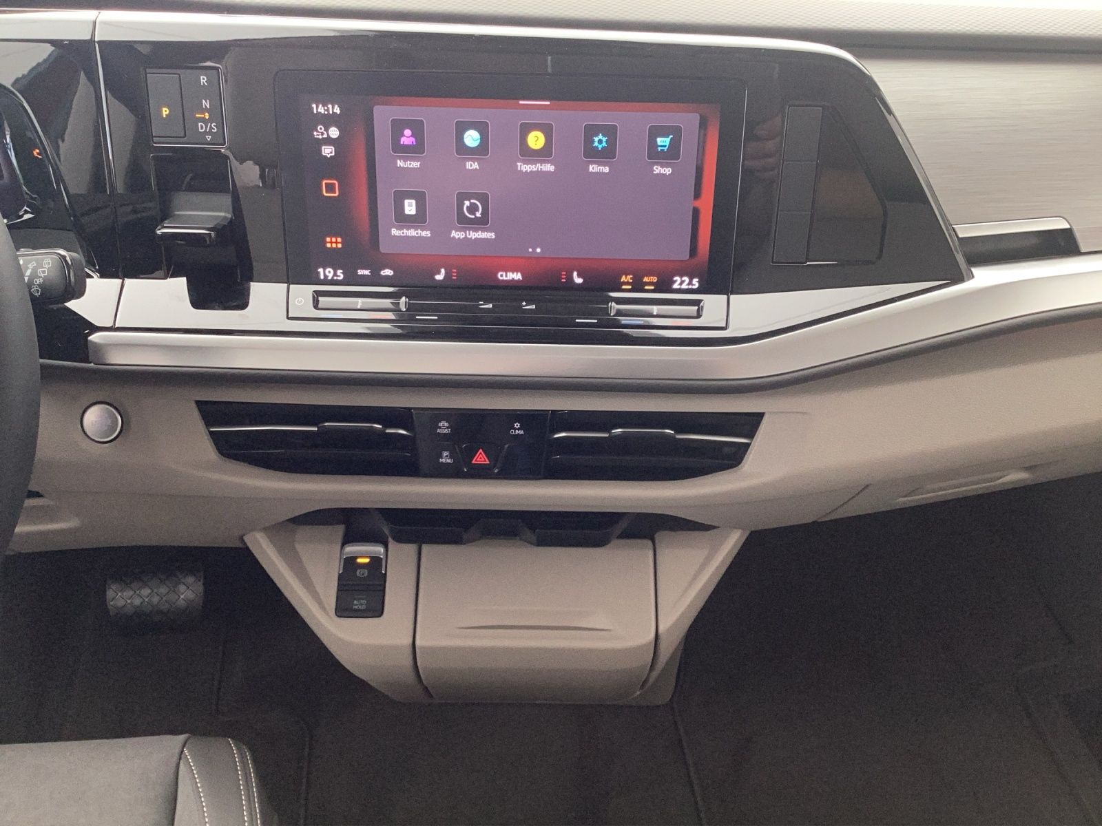 Fahrzeugabbildung Volkswagen T7 Multivan TDI Life LR 7- DSG 6 SITZ. DSG SITZH