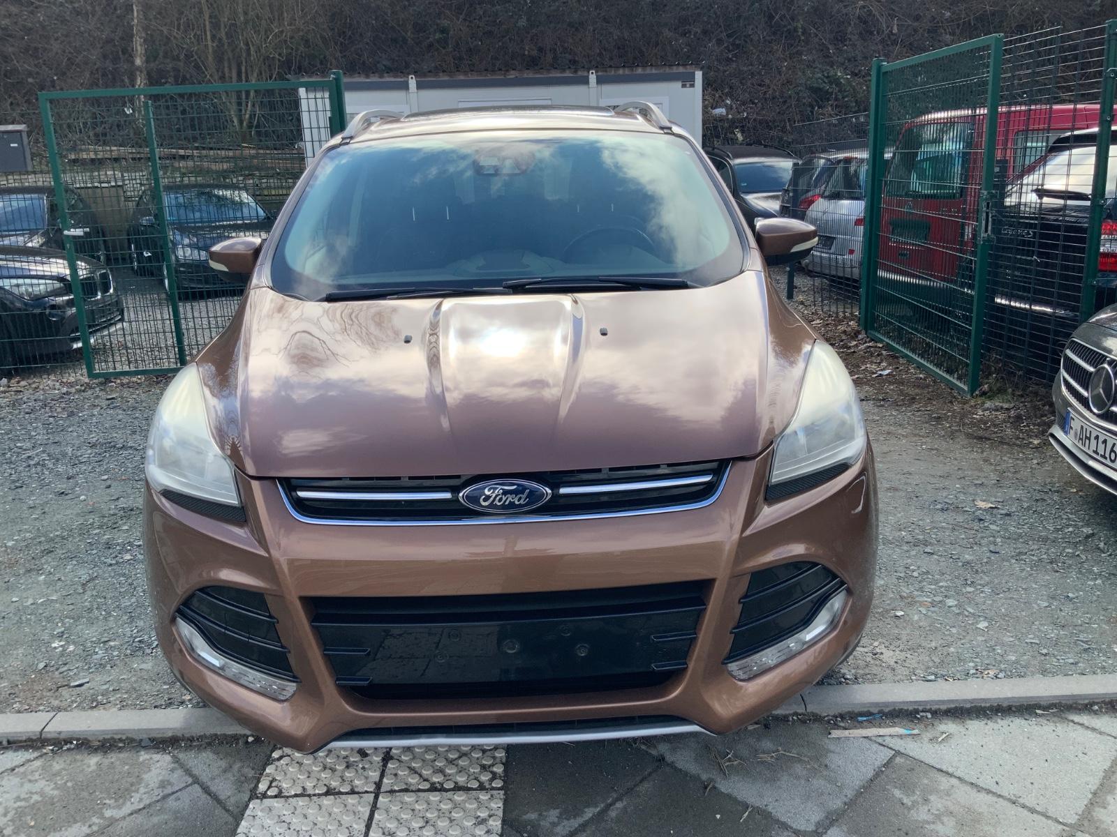 Ford Kuga 1,6 Benzin Schaltgetriebe Titanium Navi