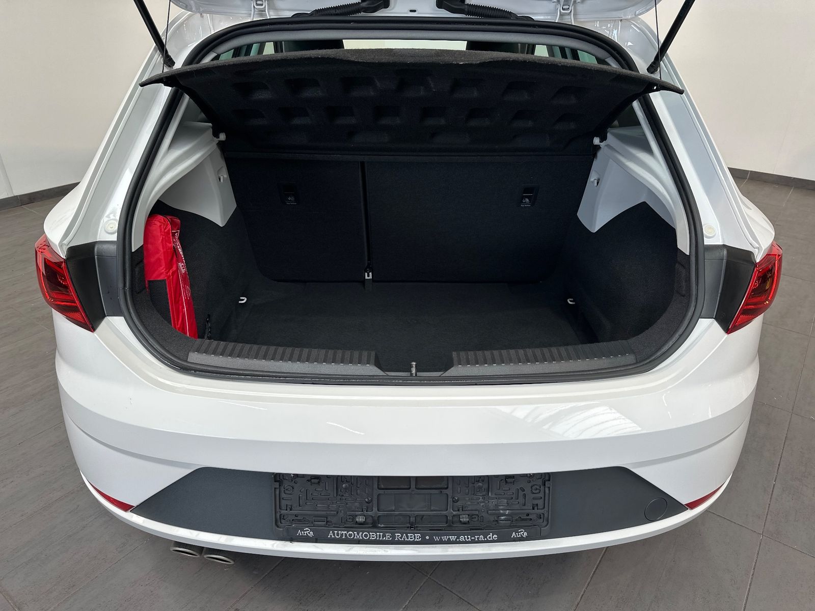 Fahrzeugabbildung SEAT Leon 1.5 TSI FR NAV+LED+SHZ+PANO+DAB+BEATS+18Zo