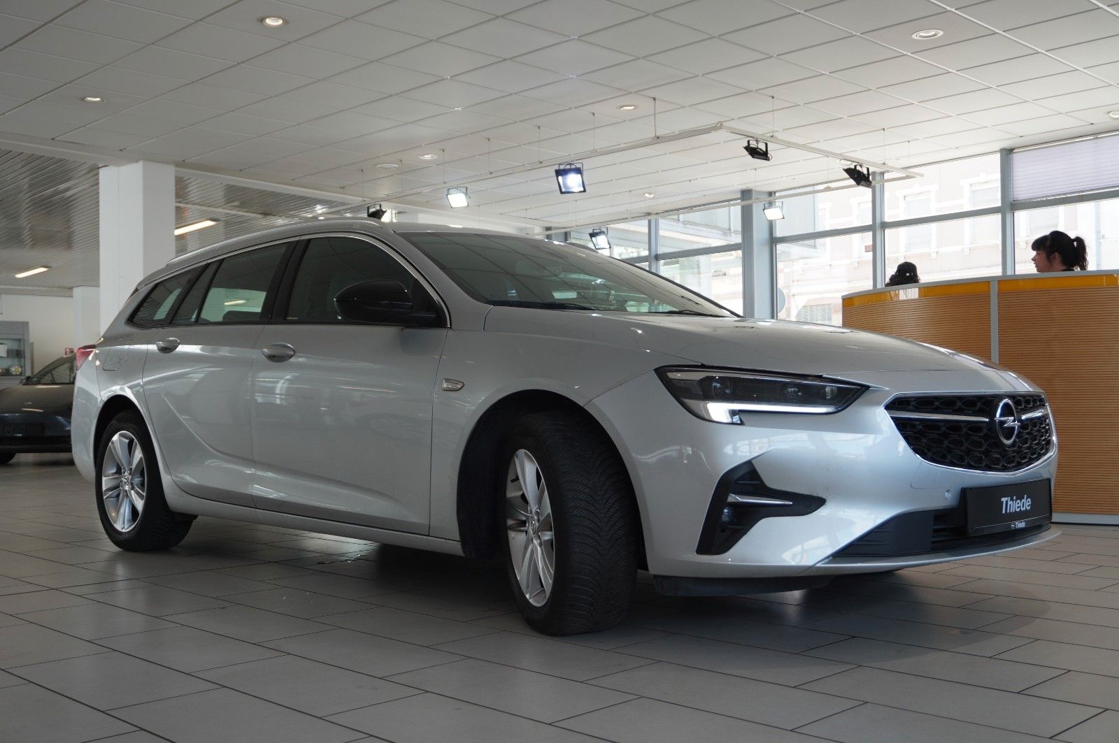 Fahrzeugabbildung Opel Insignia B ST 2.0T ELEGANCE NAVI/LED/VIRT/SH/DAB