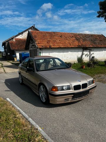 BMW e36 limo 320ia