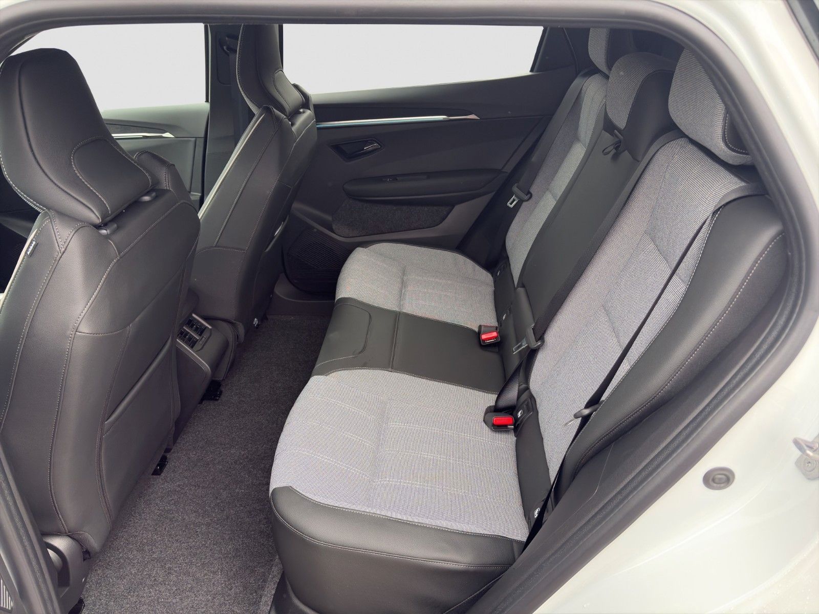 Fahrzeugabbildung Mitsubishi Eclipse Cross Diamant TOP 2Tone 87 kWh (22kW)