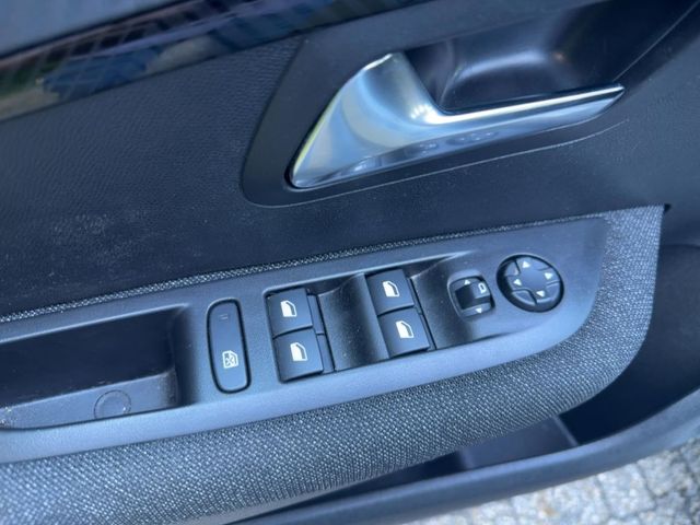Foto Nummer 12: PEUGEOT 208