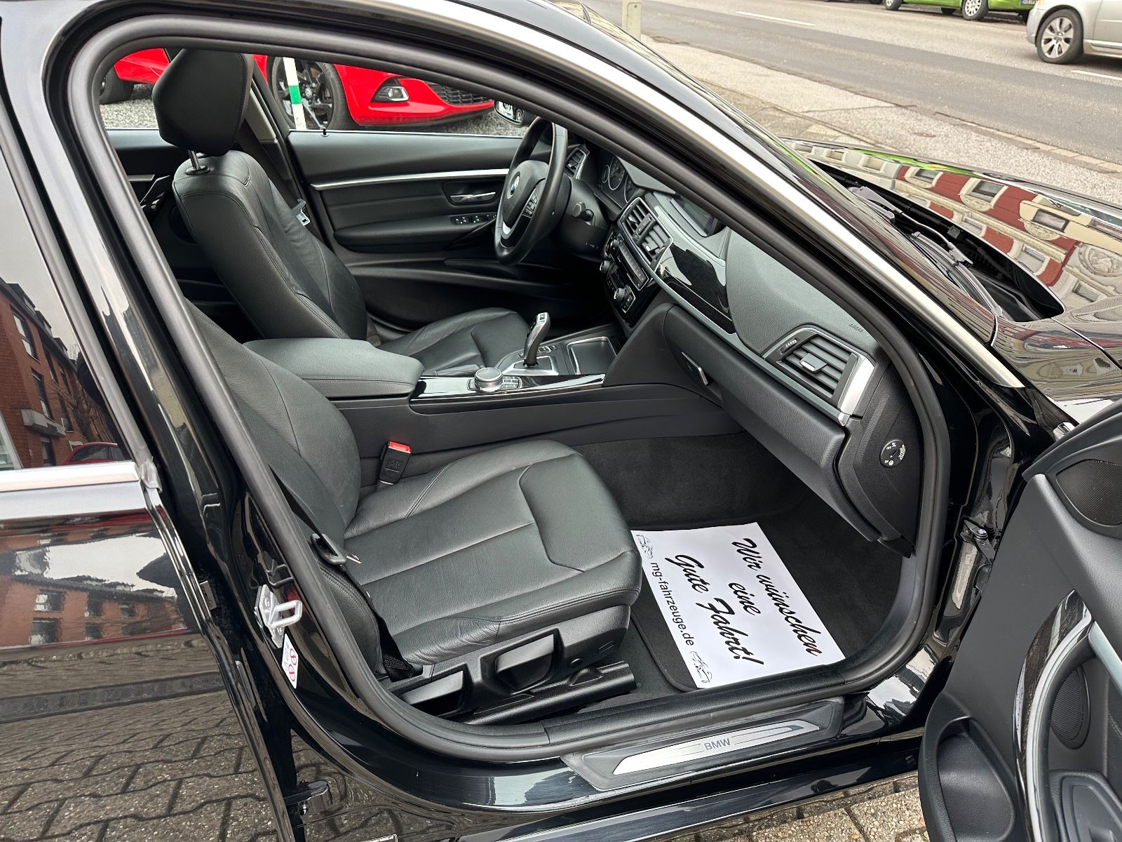 Fahrzeugabbildung BMW 330 Baureihe 3 Lim. 330i Luxury Line Purity LED