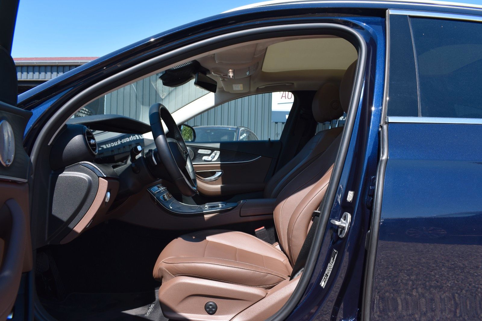Fahrzeugabbildung Mercedes-Benz E 400 d T-Modell 4Matic AHK Burmester Leder