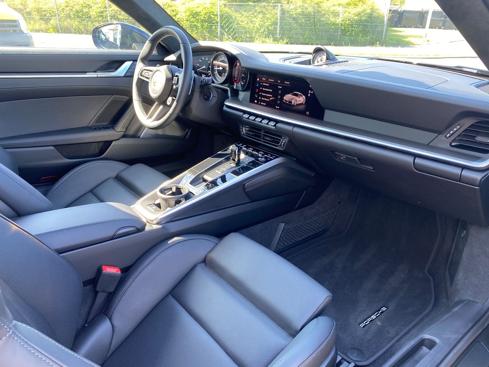 Fahrzeugabbildung Porsche 992 Turbo/Lift/Carbon Dach/Aero-Kit/360°Kamera