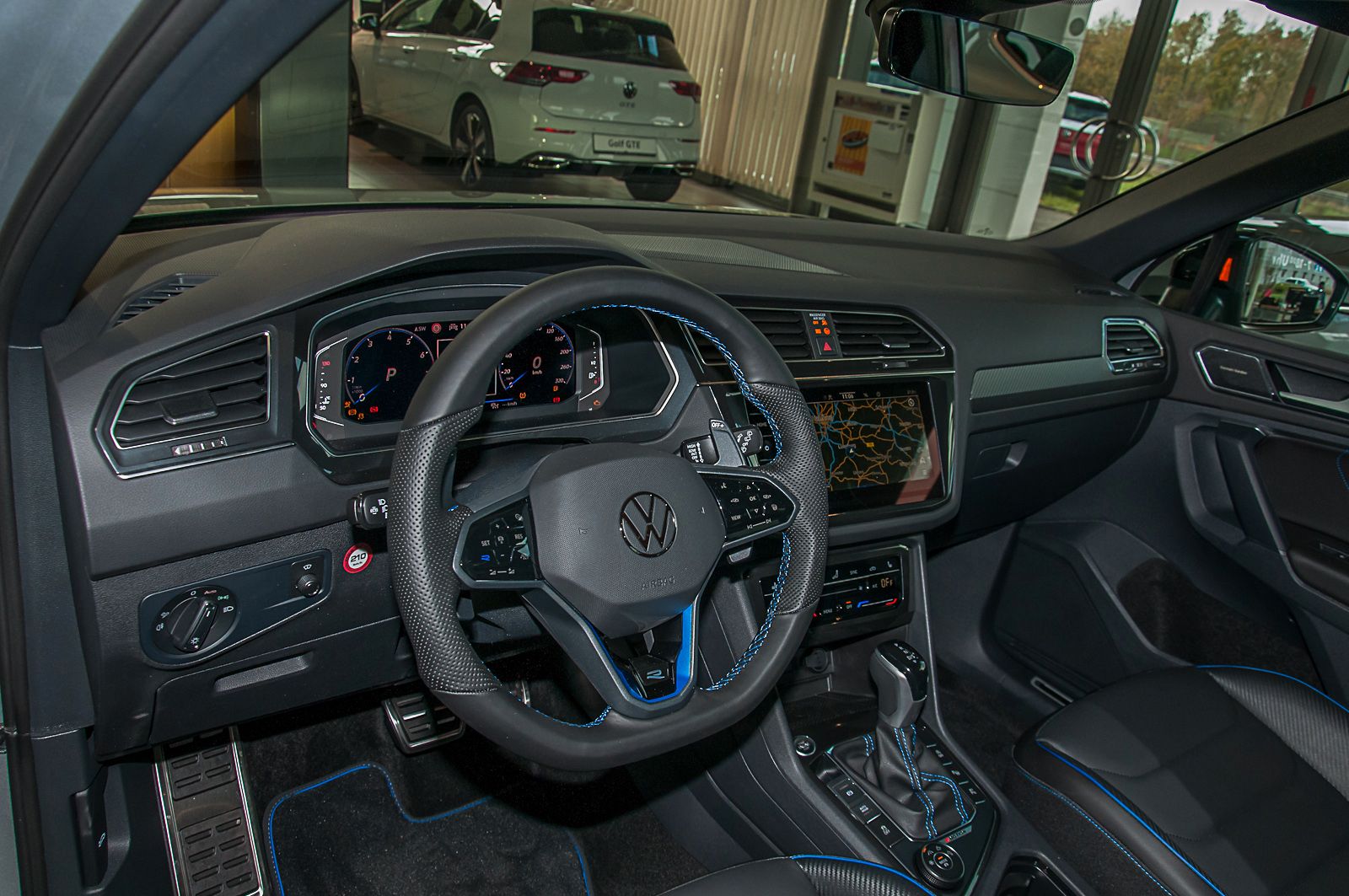 Fahrzeugabbildung Volkswagen Tiguan R 2.0 l TSI 4Motion Akrapovic Winterräder
