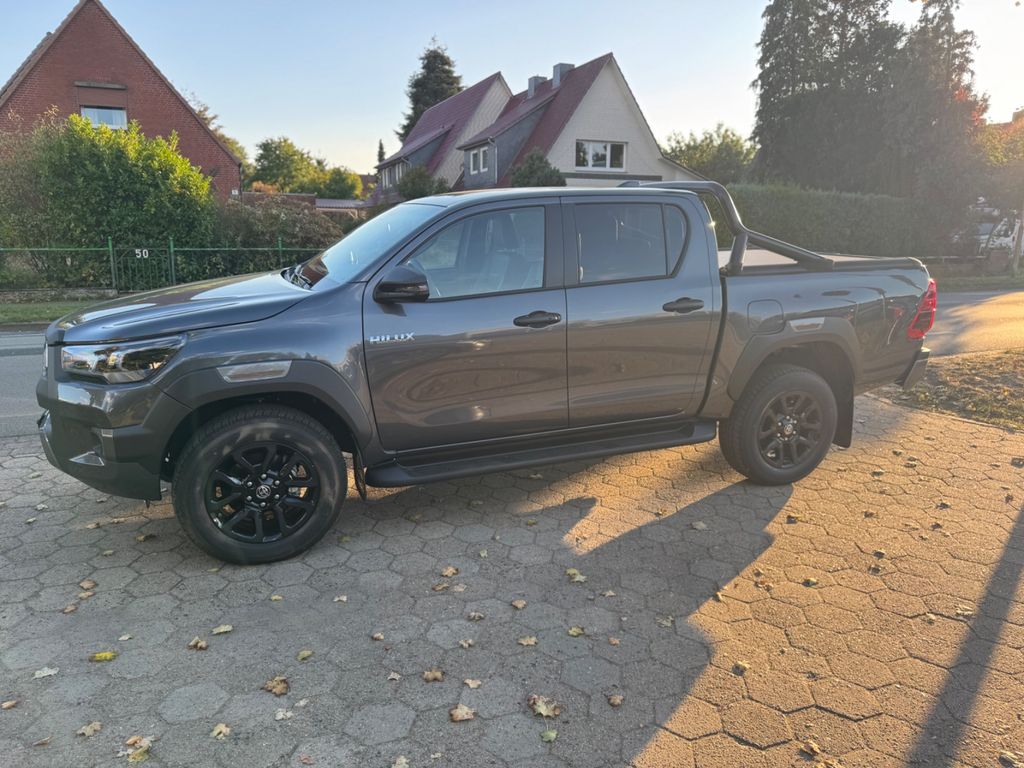 Toyota Hilux 2.8 Invincible MY25*Bügel+Rollo+AHK