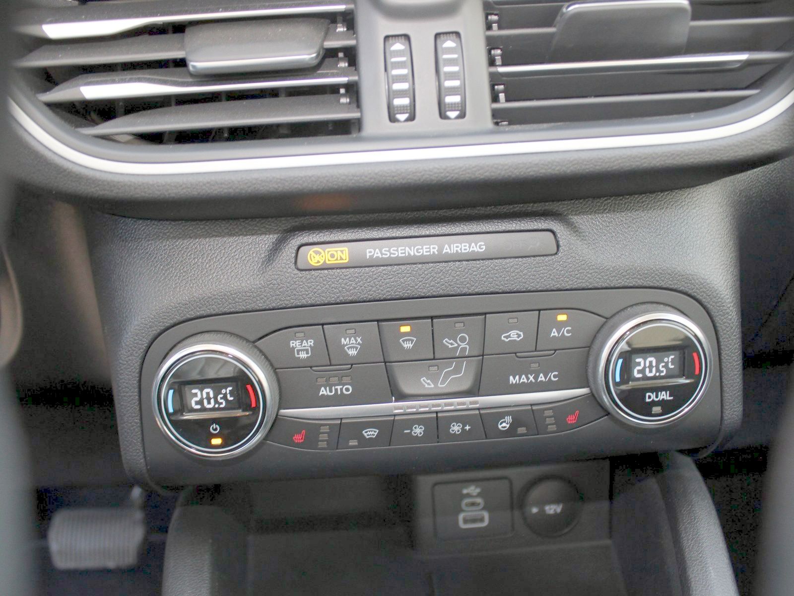 Fahrzeugabbildung Ford Kuga Plug-In Hybrid Cool & Connect 2,5 Duratec