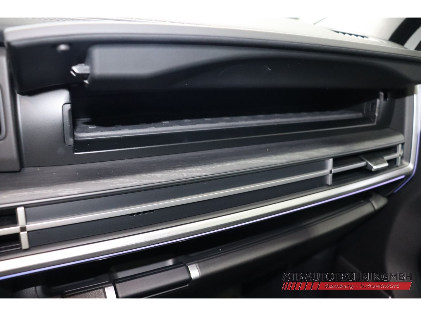 Fahrzeugabbildung Hyundai SANTA FE PHEV 1.6 T-GDI 4WD Signature Navi Leder