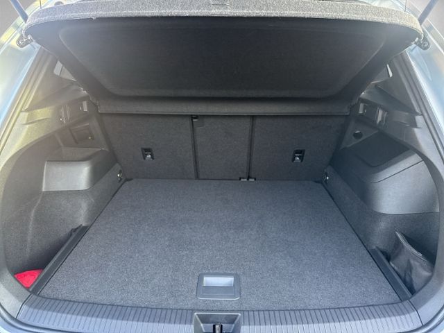 Tiguan 2.0 TDI DSG R-LINE AHK+NAVI.+ACC+HEAD-UP+