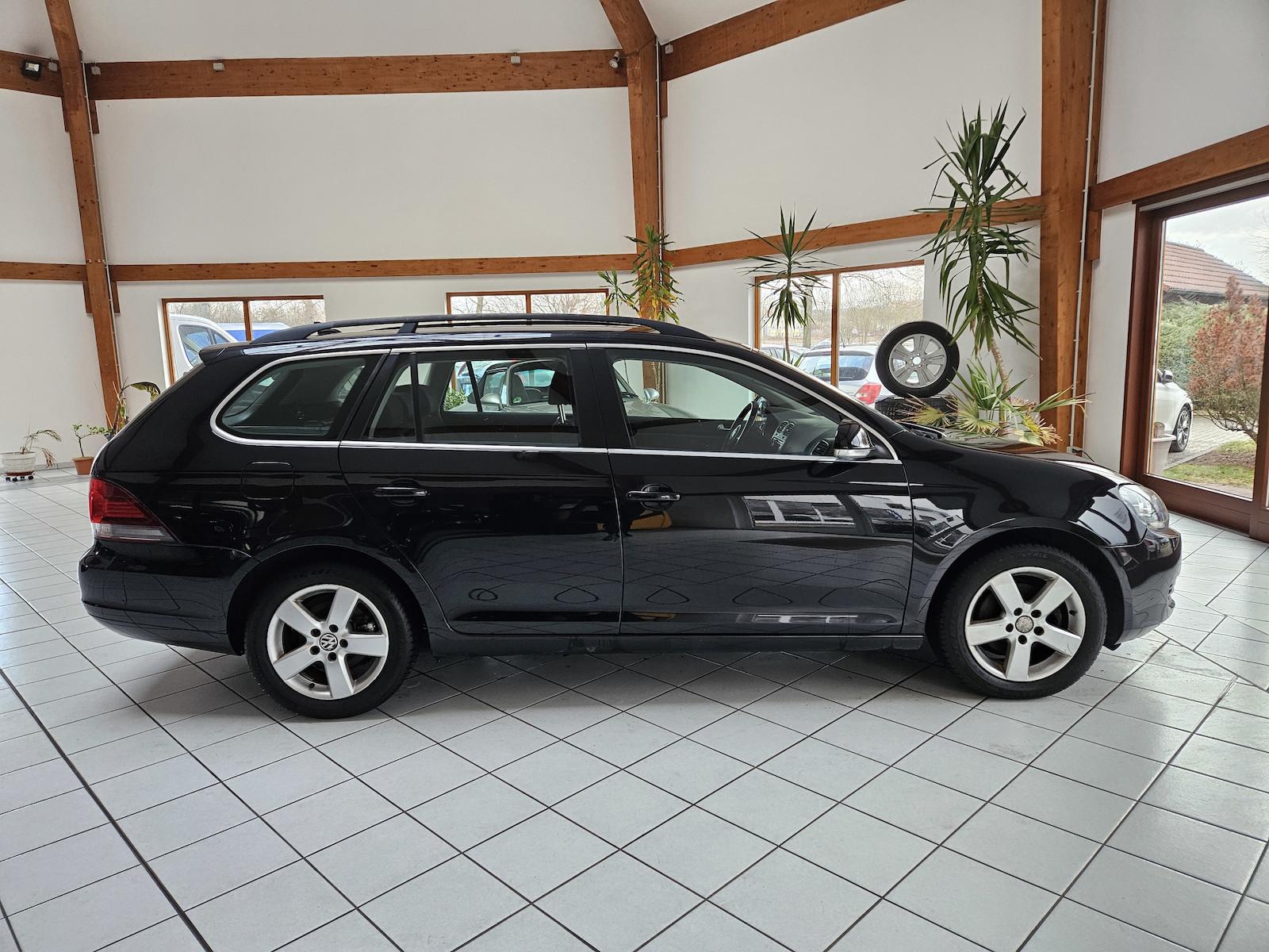 Volkswagen Golf 2011 — engine 1.598 cm³, 105 HP (77kW)