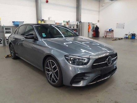 Fahrzeugabbildung Mercedes-Benz E 220d AMG+Pano+Burm+Distr+HUD+RFK+MultiB