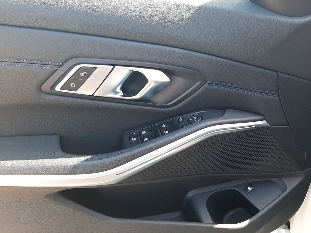 BMW 330 e M Sport Head-Up DAB AHK uvm.