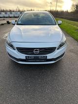 Volvo V60 Kombi Kinetic 2.0 D AUT - gebrauchte Volvo V60 aus dem Jahr 2013