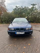 BMW E39 528i // LESEN - BMW 528 aus 1998: 528i
