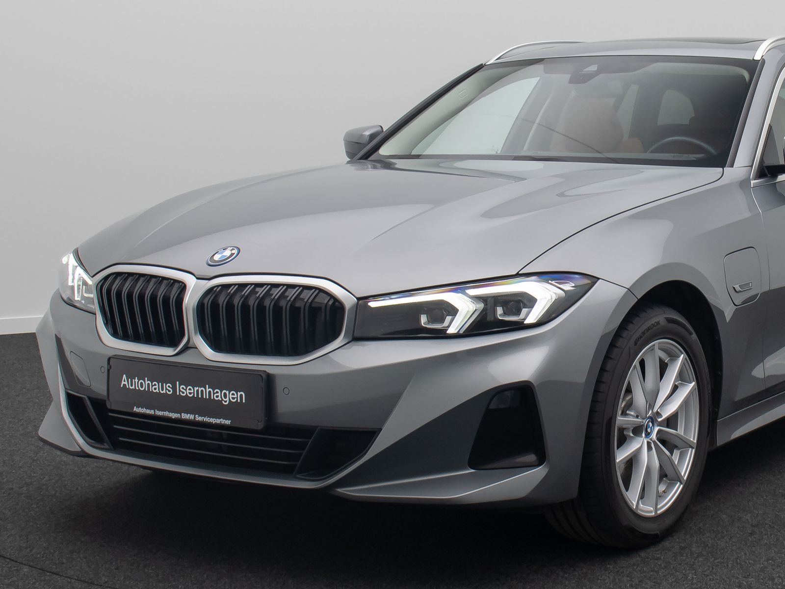 Fahrzeugabbildung BMW 320e Individual DAB HiFi Panorama Sport Leder