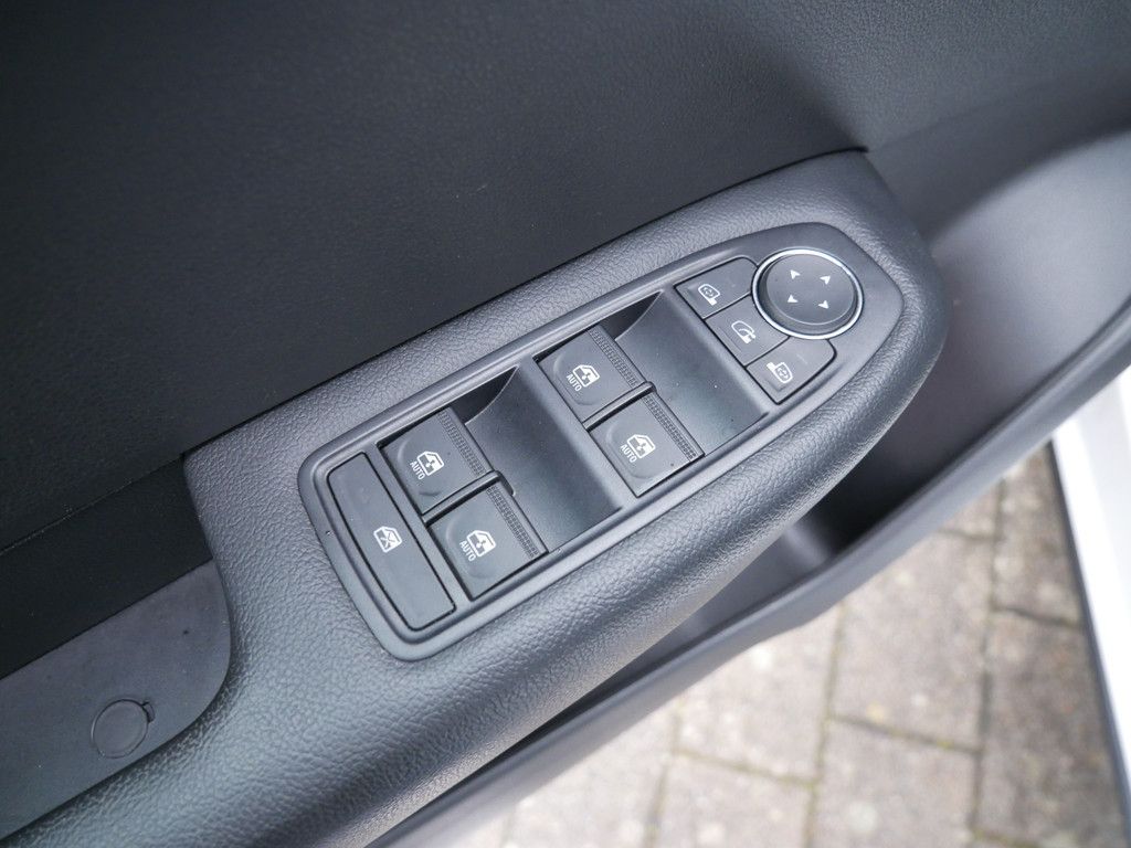 Fahrzeugabbildung Renault Arkana Equilibre TCe 140 EDC PDC KAMERA LED