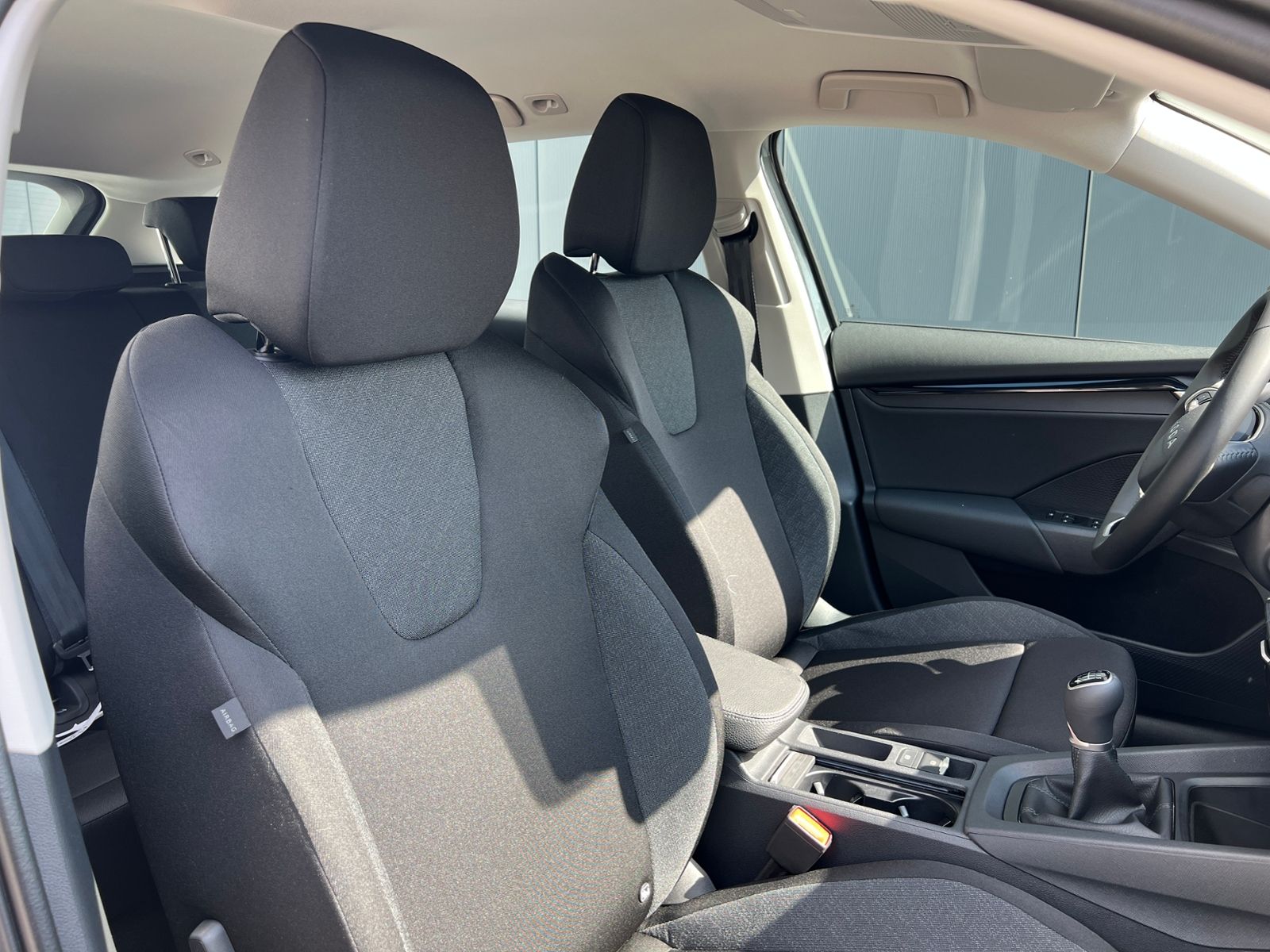 Fahrzeugabbildung SKODA Octavia Combi Essence 2.0 TDI *AHK, LED, SmartLi