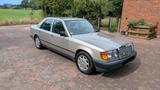 Mercedes-Benz Mercedes Benz W124 260E Oldtimer - Mercedes-Benz 260 mit Benzin-Antrieb