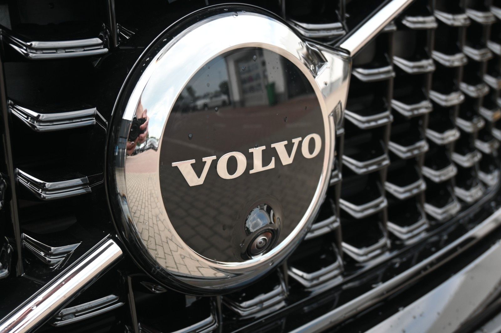 Fahrzeugabbildung Volvo XC40 B3 DKG Plus Dark*FSHZG*360°*AHK*AllSeason