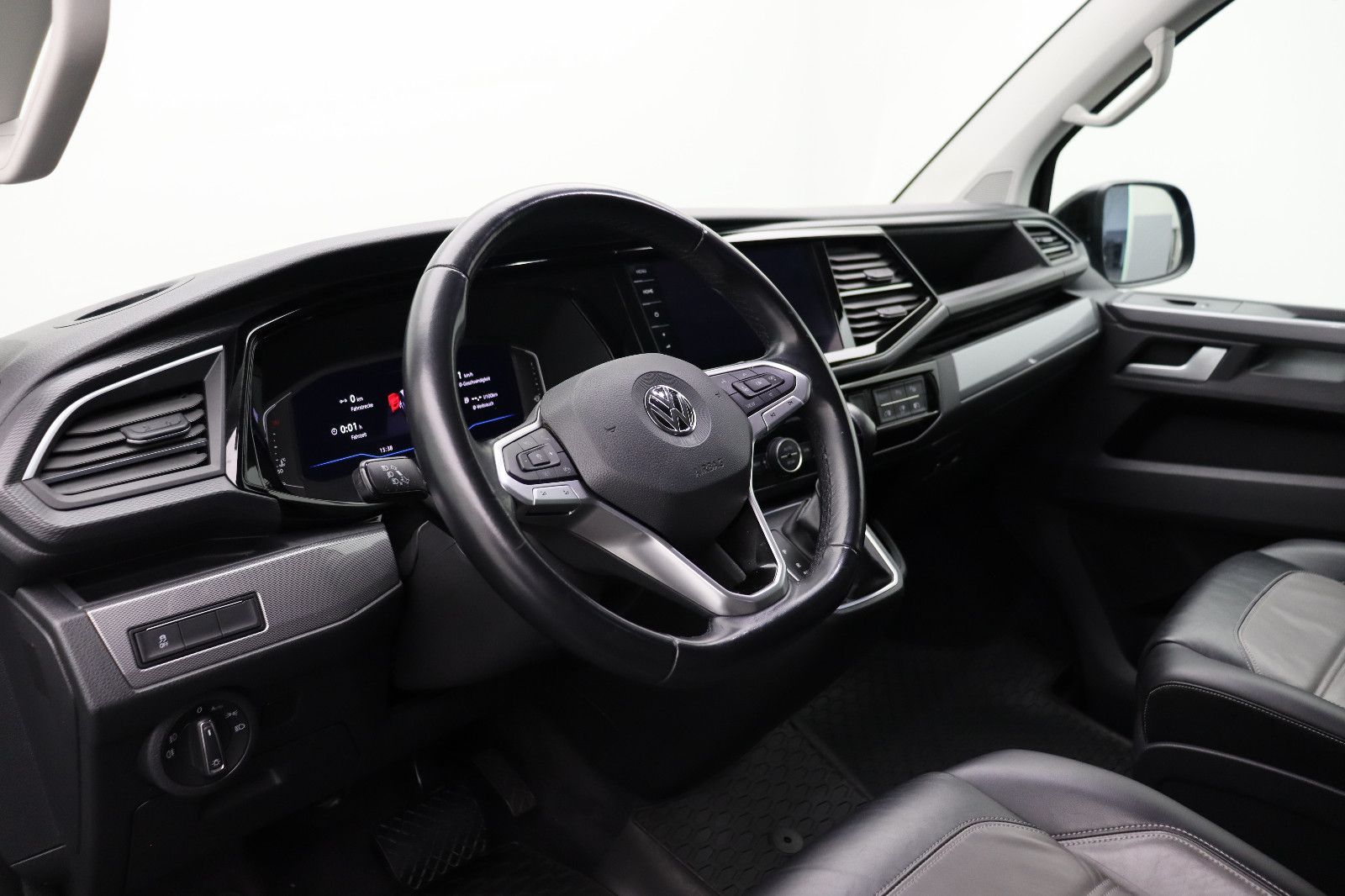 Fahrzeugabbildung Volkswagen T6.1 Multivan Highline 4MOTION Standheizung ACC