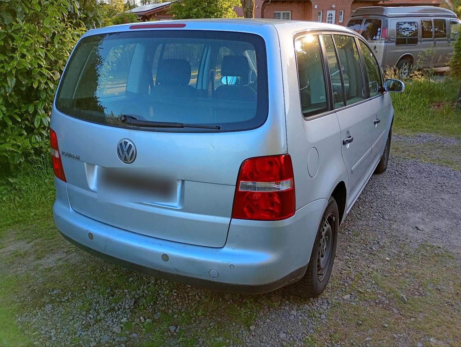Volkswagen Touran 2006 — rear view