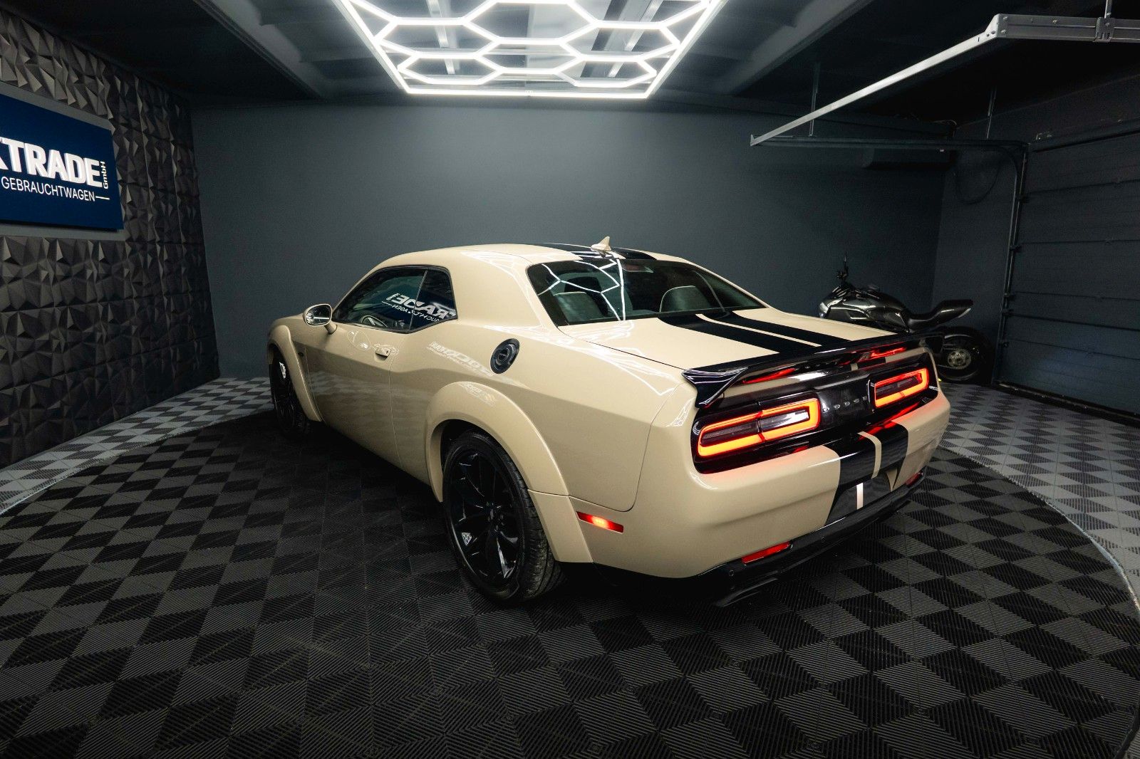 Fahrzeugabbildung Dodge Challenger 6.4 V8 SRT 392 R/T SCAT PACK WIDEBODY