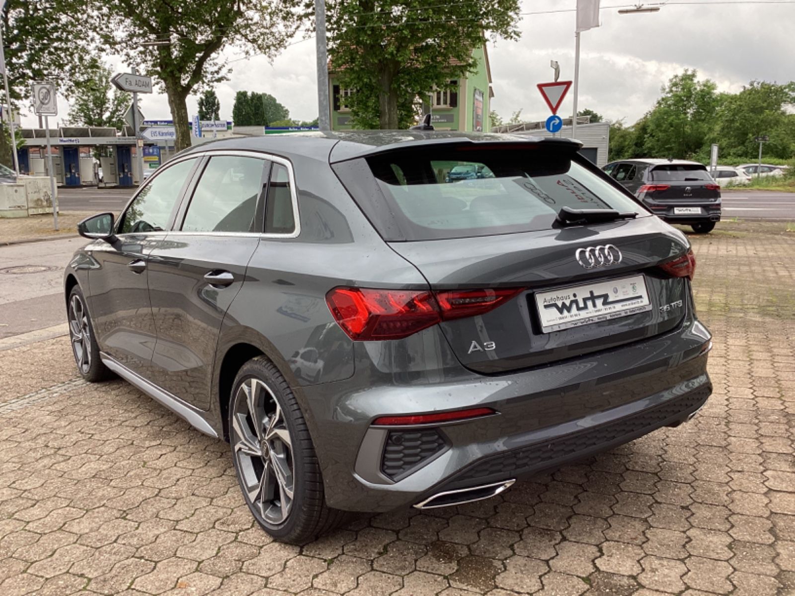 Fahrzeugabbildung Audi A3 Sportback 35 TFSI S line Navi LED Tempomat