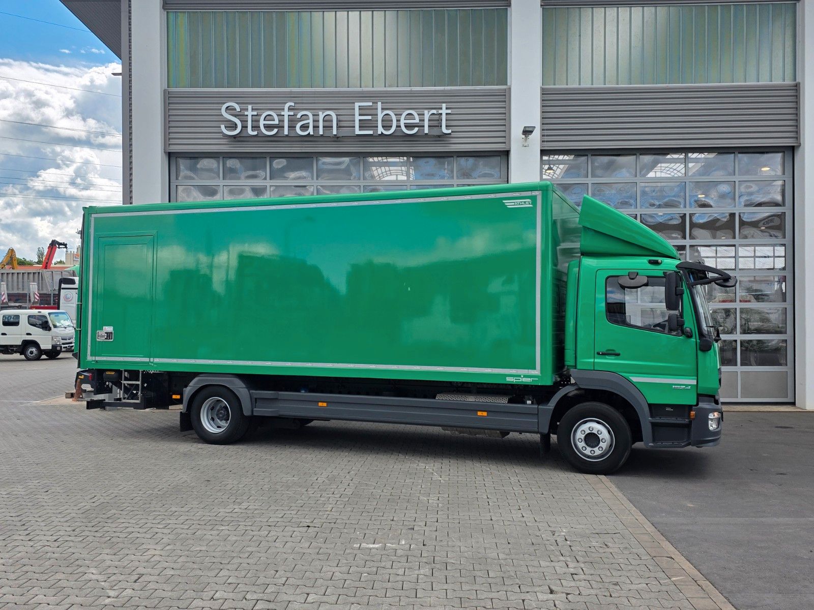Fahrzeugabbildung Mercedes-Benz Atego 1524 L LBW 2.000kg Tür Kamera Spoiler