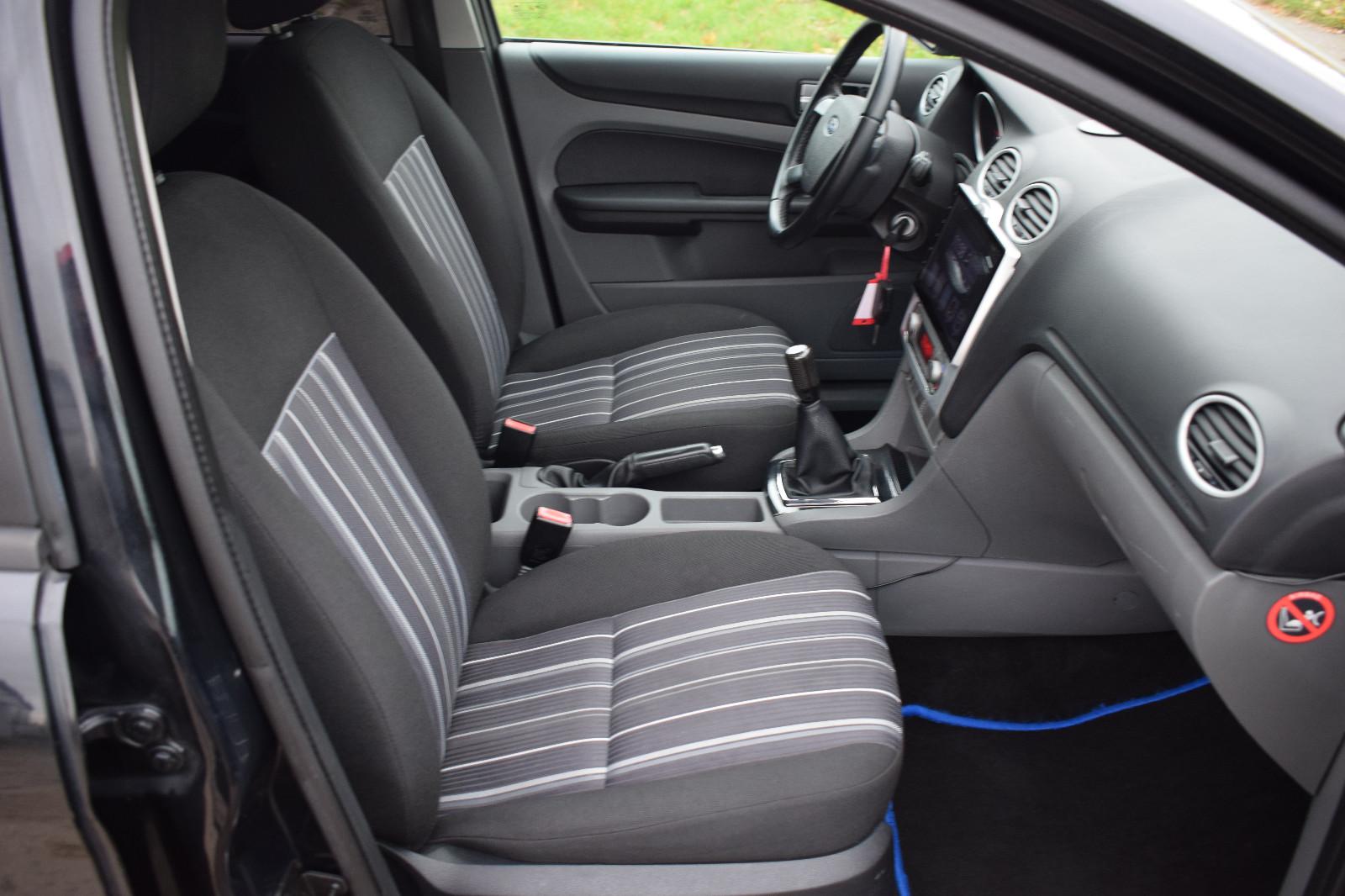 Ford Focus 2009 — photo 10