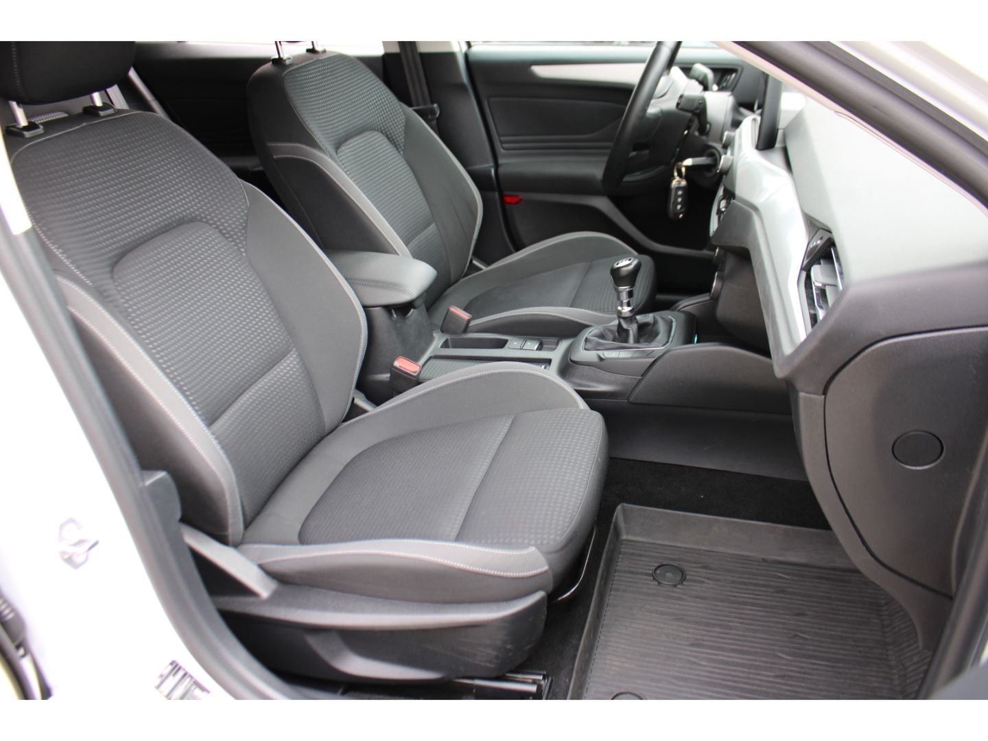 FORD Focus Turnier Cool&Connect 1.0 EcoBoost Navi AHK - Image 11