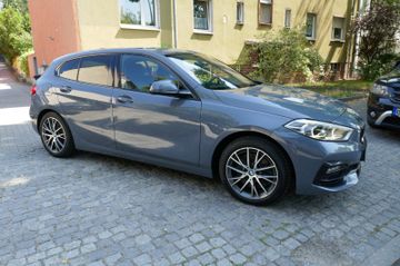 Fahrzeugabbildung BMW 120 1 Limousine 120 d xDrive Sport Line