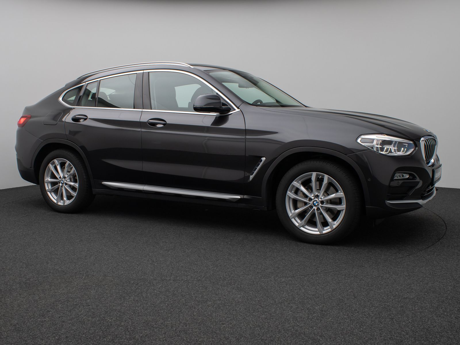 Fahrzeugabbildung BMW X4 xD30i xLine Panorama Kamera HUD HiFi DisplKey