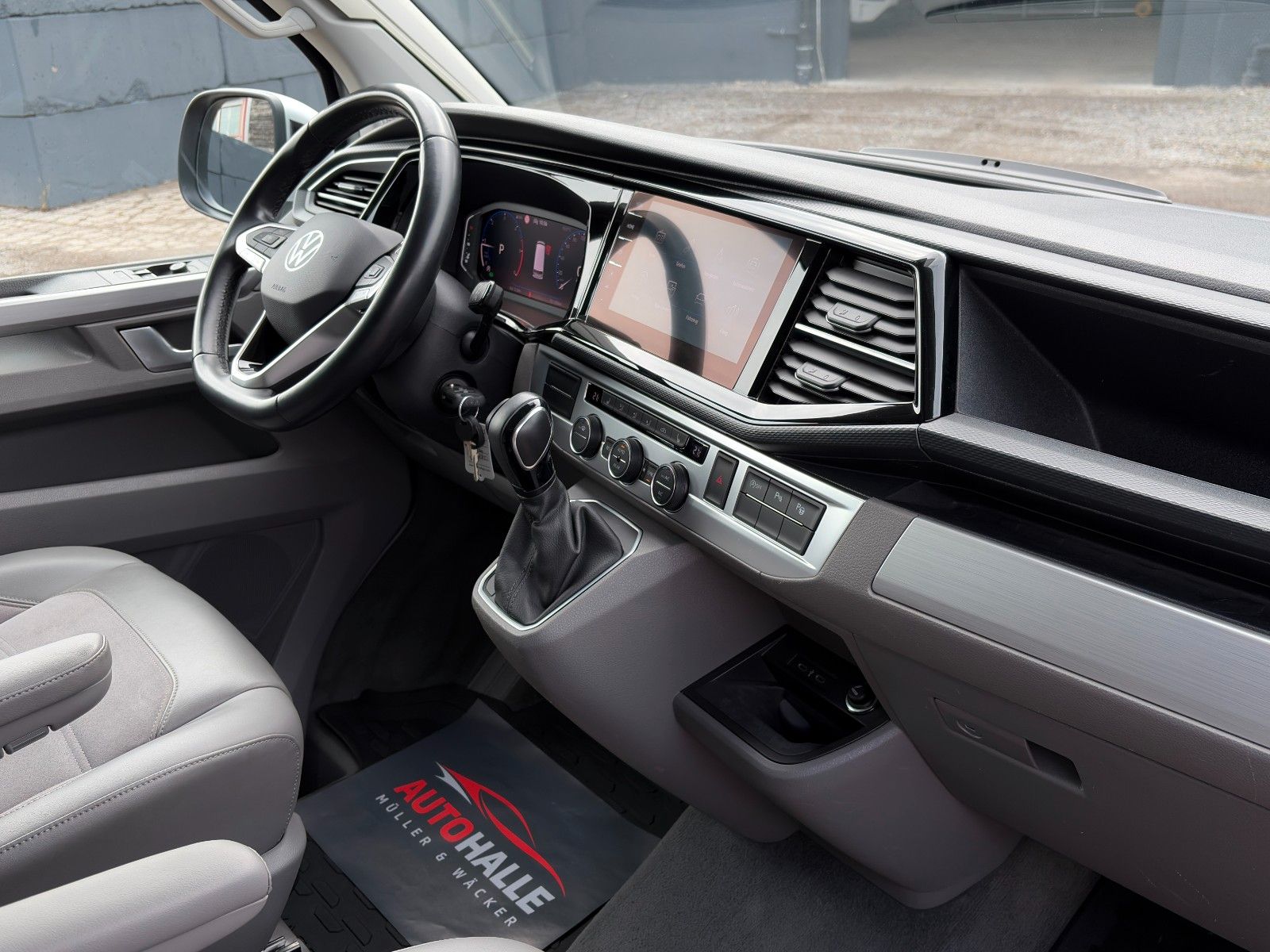 Fahrzeugabbildung Volkswagen T6.1 California Ocean 2.0 TDI Hub Küche Markise