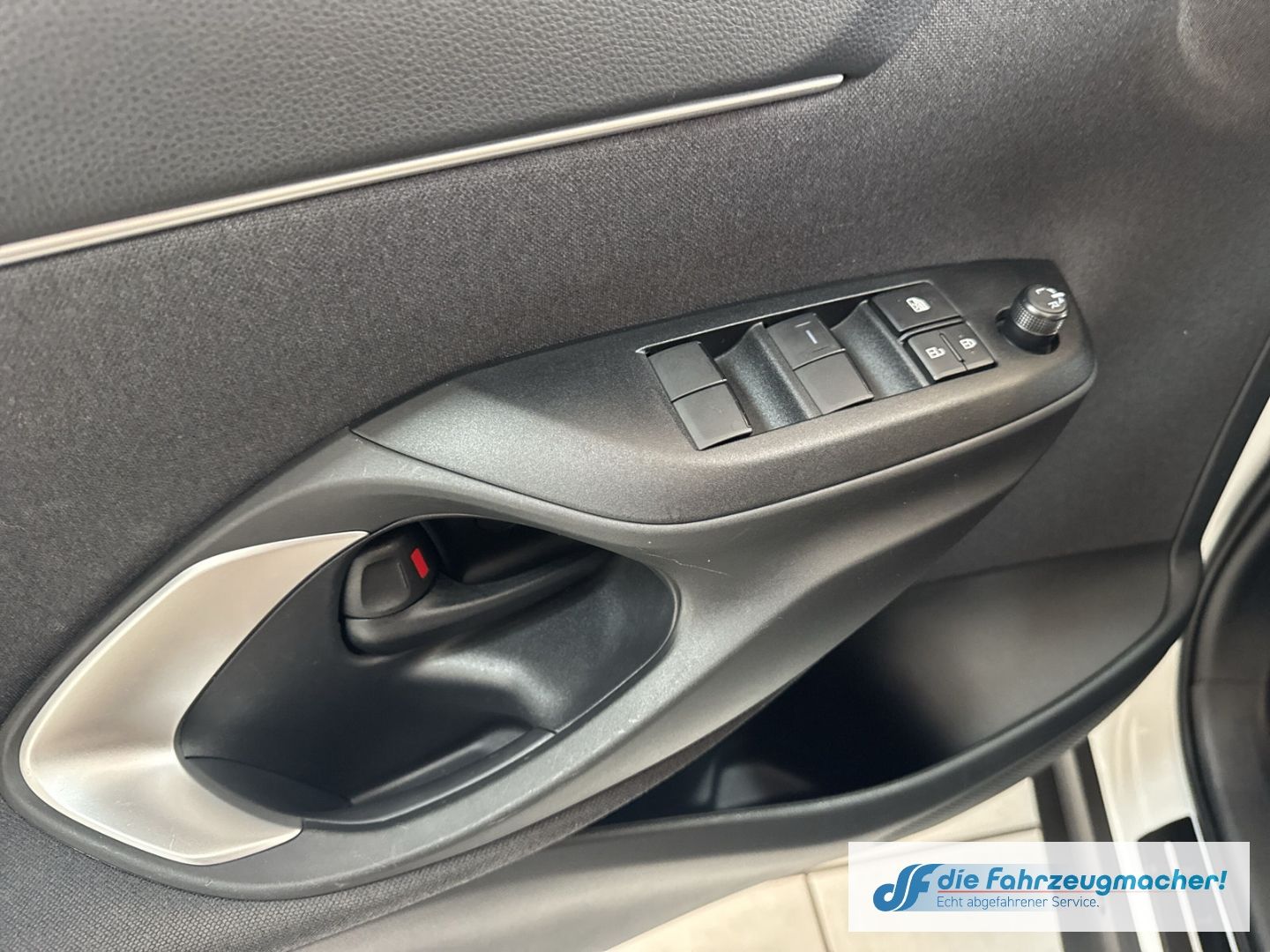 Fahrzeugabbildung Toyota Yaris Cross Hybrid FWD Comfort ACC DAB Spurhalte