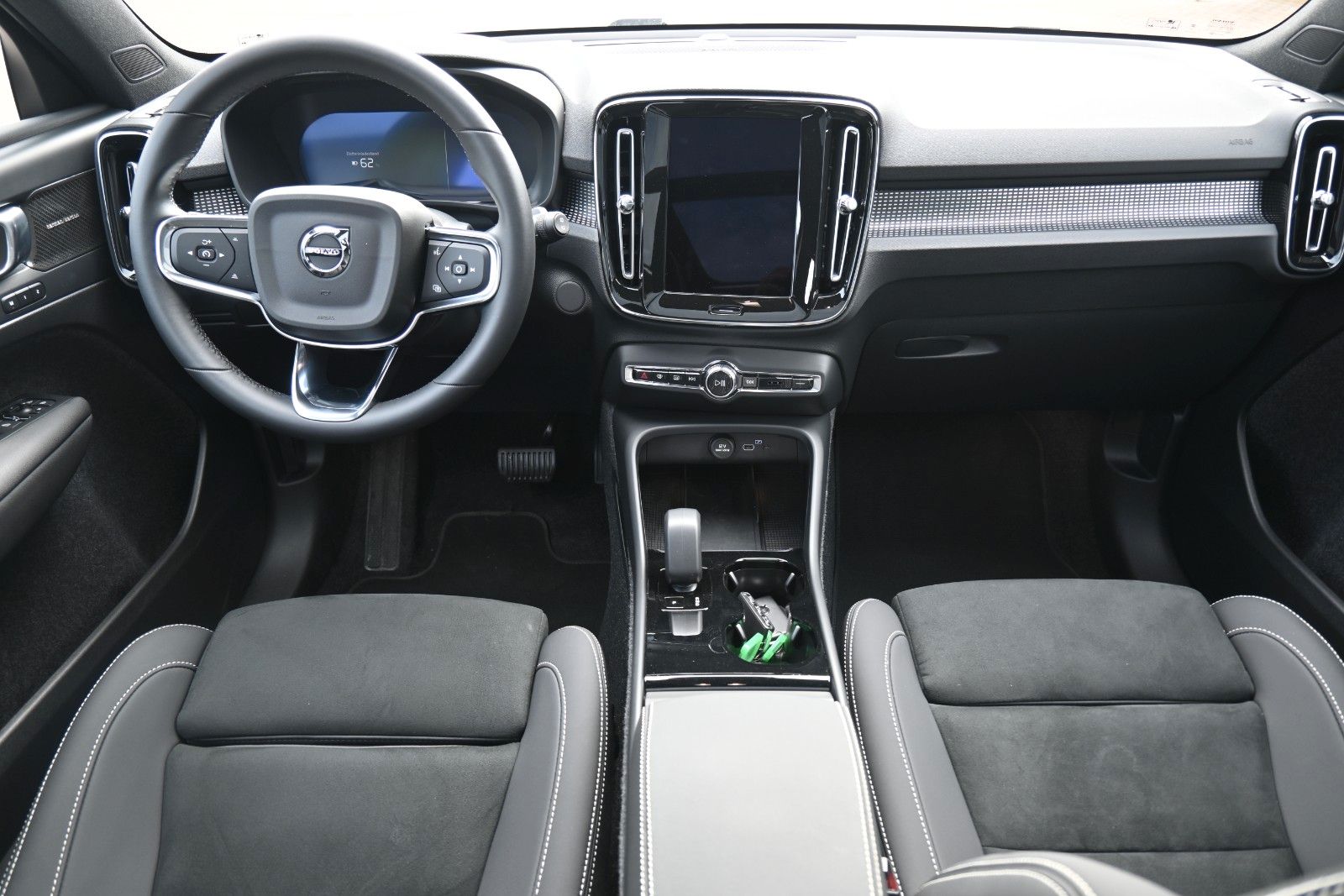 Fahrzeugabbildung Volvo EX40 Ultra Black Edt Single Motor Extended Range