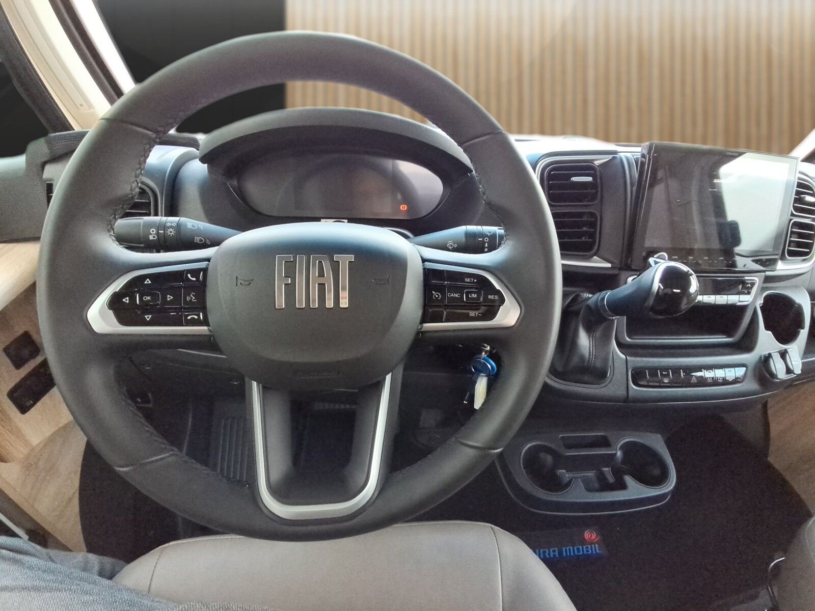 Fahrzeugabbildung Eura Mobil Integra Line IL 720 EB Mondial-Plus-Paket