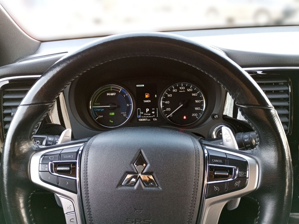 Fahrzeugabbildung Mitsubishi Outlander Plug-in Hybrid Intro 2.4 4WD AHK WR