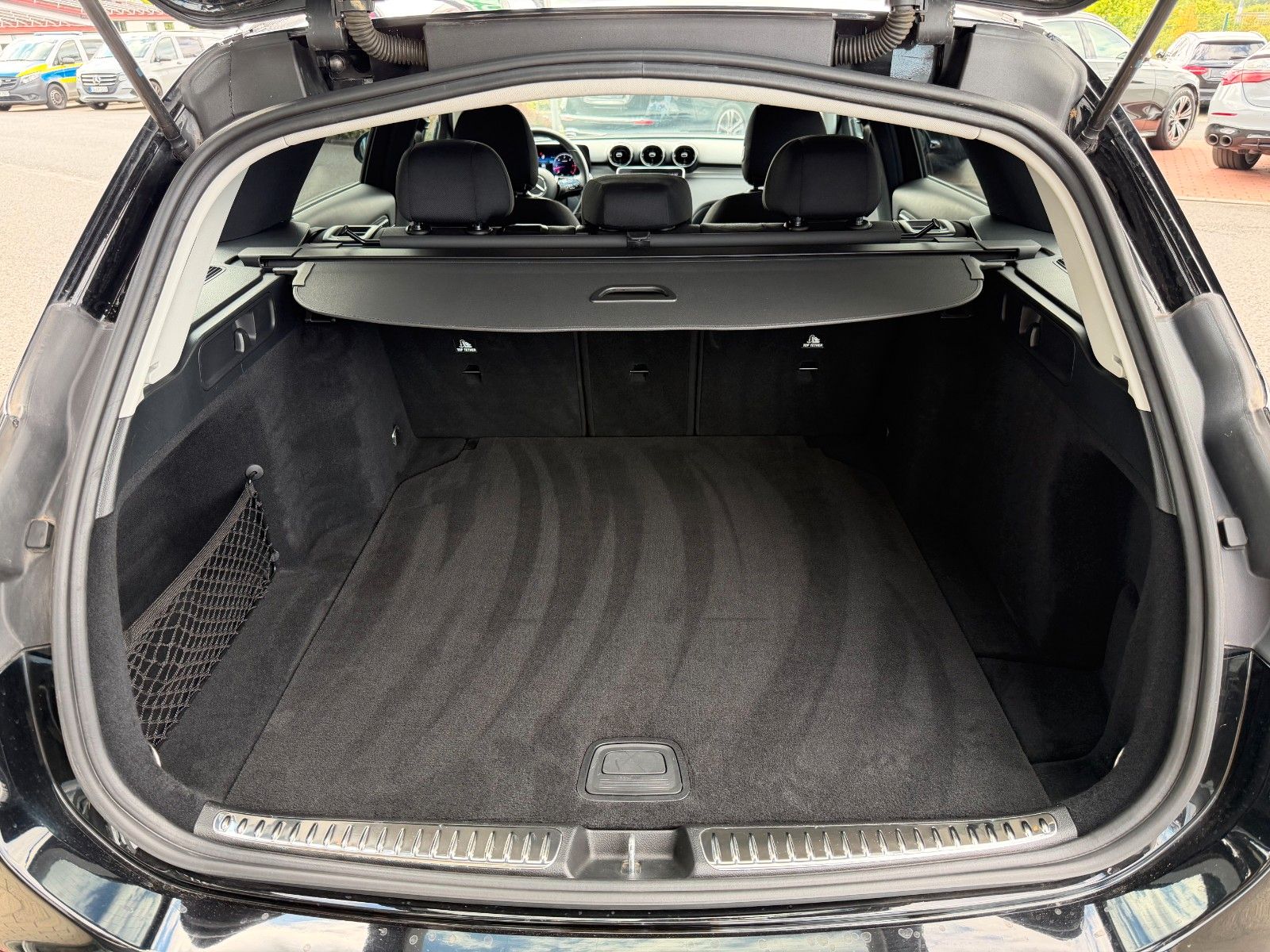 Fahrzeugabbildung Mercedes-Benz C 200d T RFK+SpurhaltA+EinparkP+SpiegelP+LED+IHC
