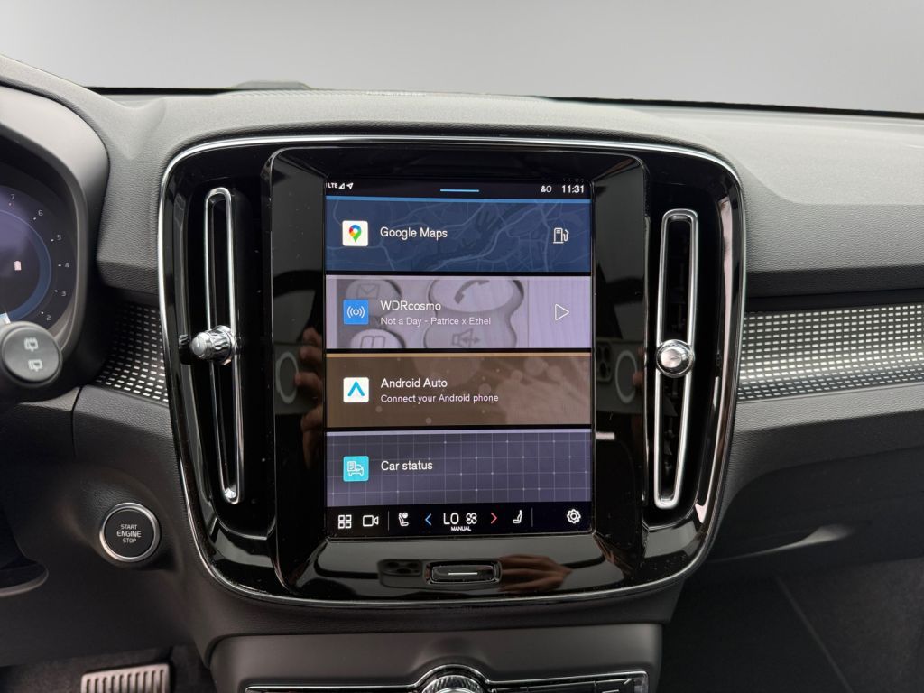 VOLVO XC40 B3 B DKG Ultra Black Edition RFK NAVi Winte VOLVO XC40 B3 B DKG Ultra Black Edition RFK NAVi Winte