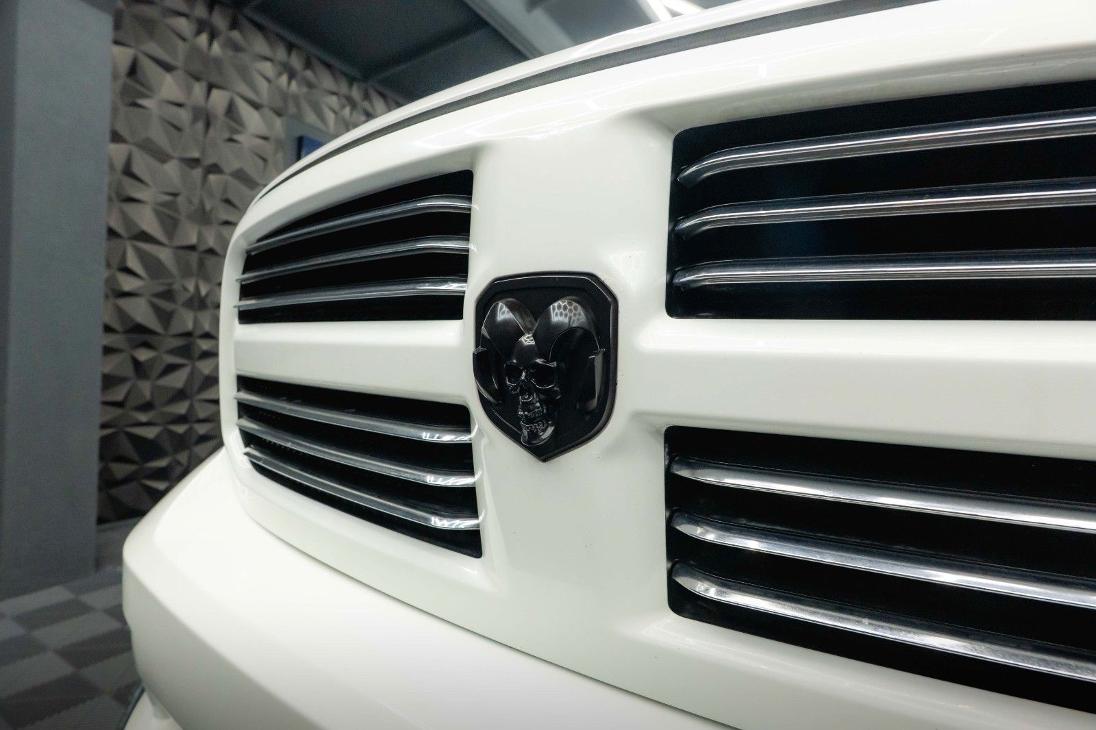 Fahrzeugabbildung Dodge RAM 5.7 V8 HEMI 4x4 Offroad Sport LONGBED *LPG*